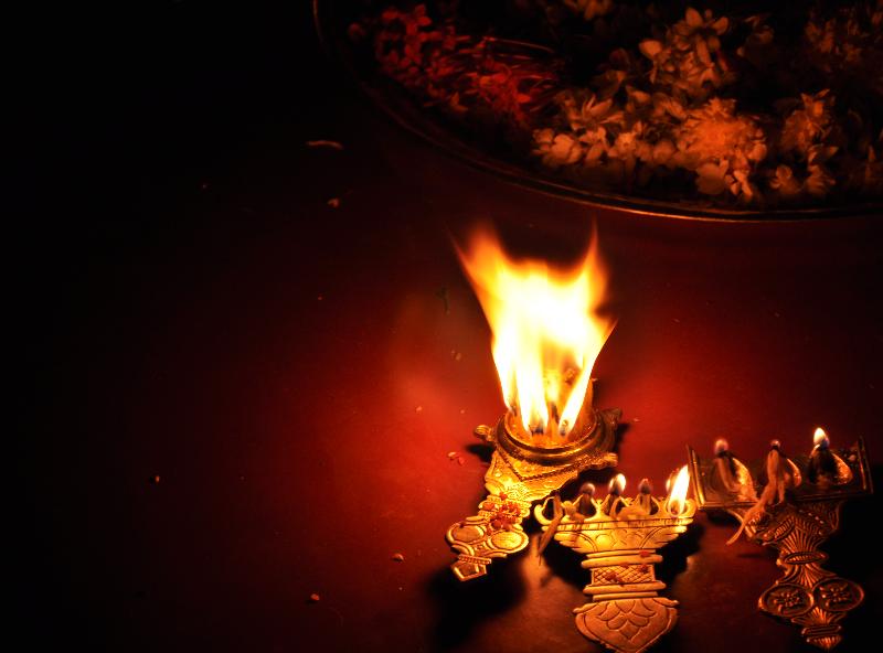 Aarti_Arati_Lamp_for_Puja,_Prayers_Hinduism