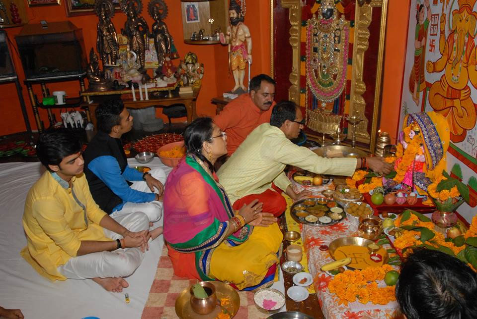 La pūjā y el bhakti yoga